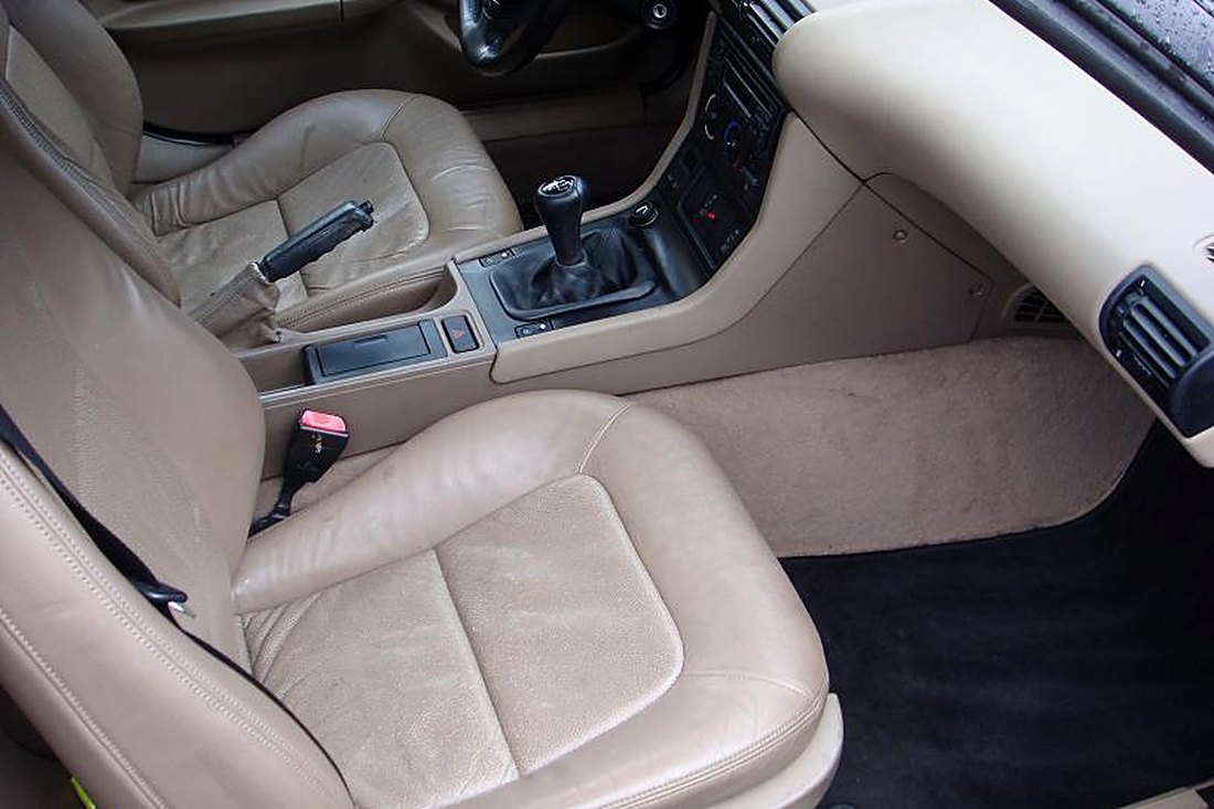 Sièges en cuir beige d'une BMW Z3 roadster
