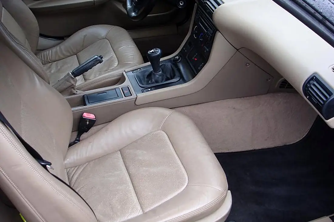 Sièges en cuir beige d'une BMW Z3 roadster