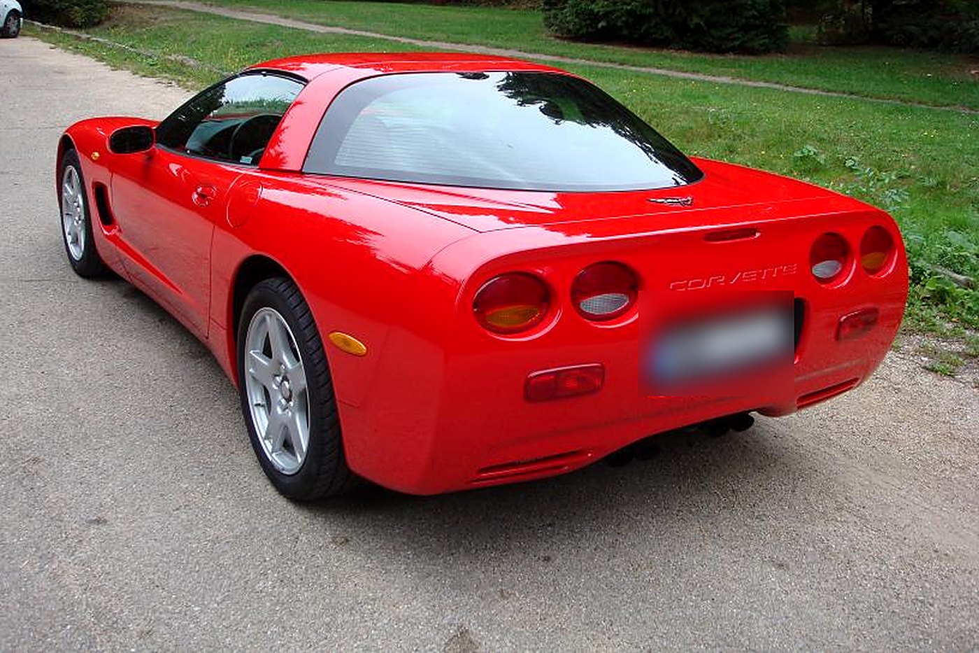 Chevrolet Corvette C5 rouge de trois quarts arrière, quatre feux ronds