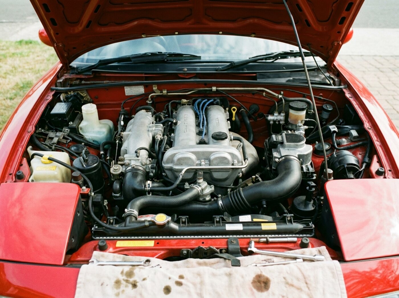Compartiment moteur Mazda MX-5 NA : quatre cylindres twin-cam 1.6 longitudinal compact