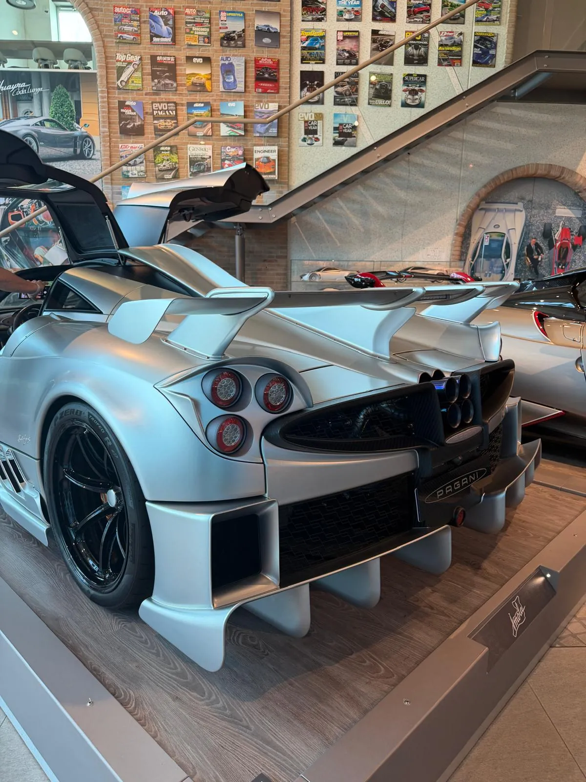Arrière de la Pagani Imola, diffuseur et échappement central