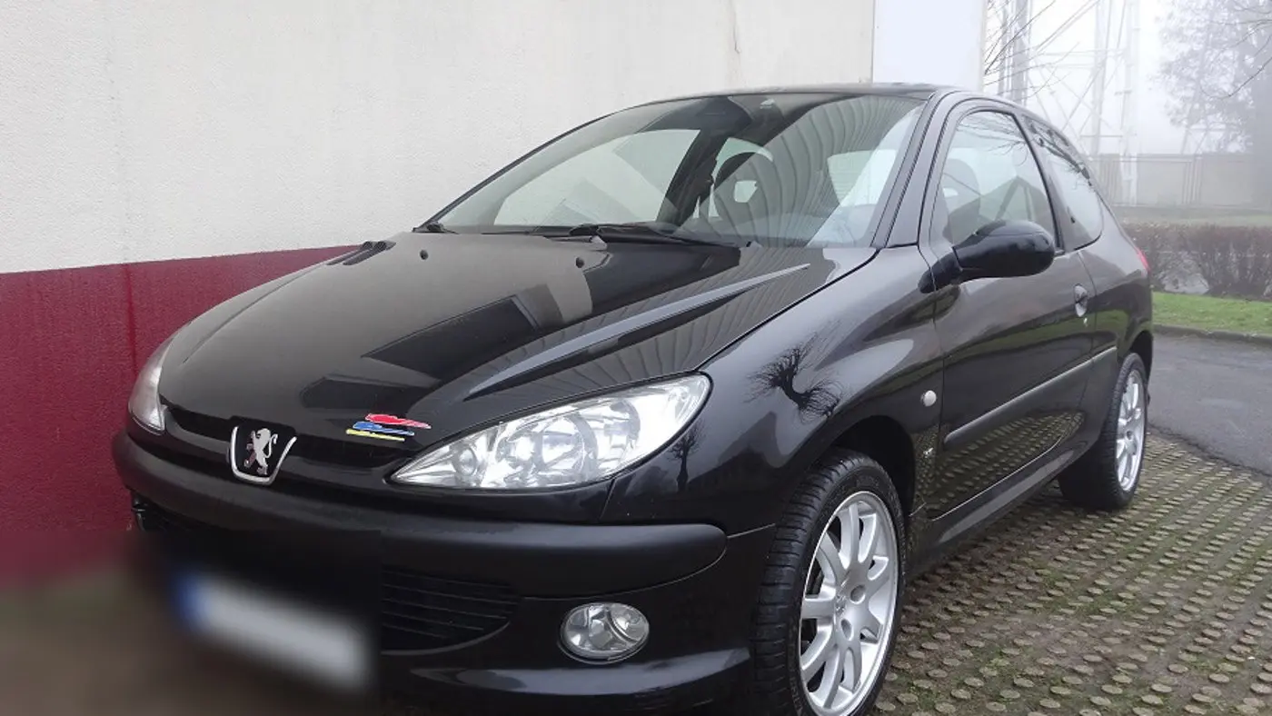 Peugeot 206 S16 noire de trois quarts avant
