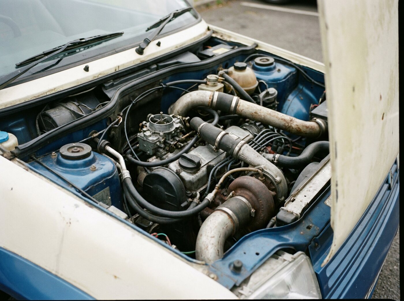 Compartiment moteur R5 GT Turbo : Cléon 1.4 avec carburateur et turbo Garrett T2