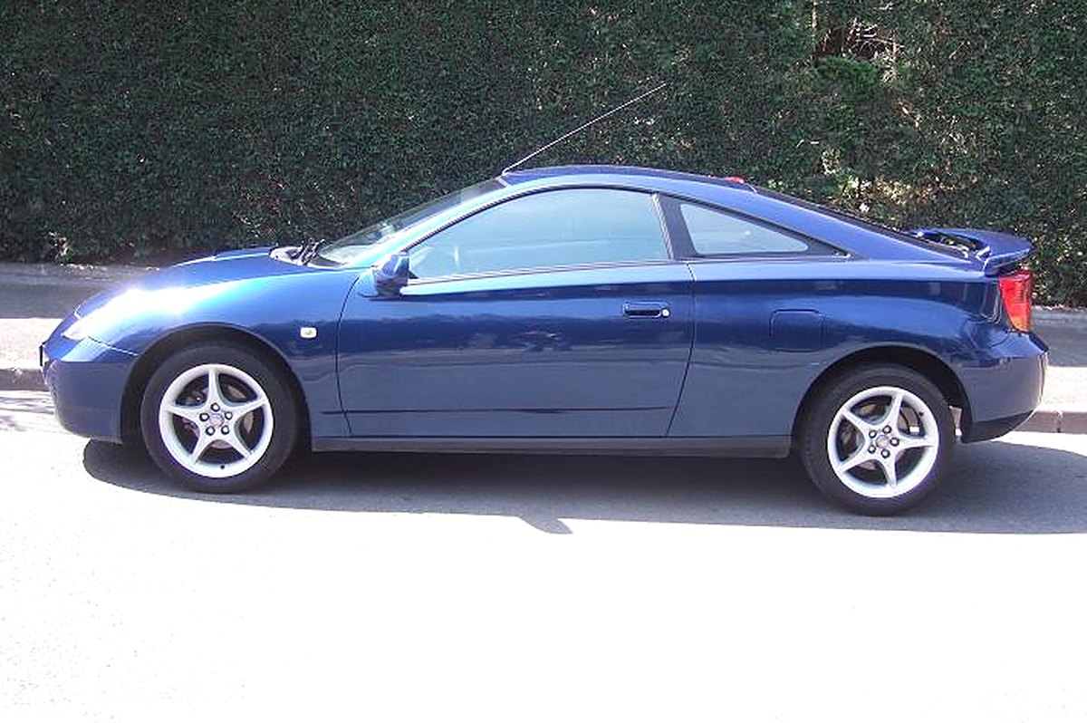 Toyota Celica T23 bleue de profil